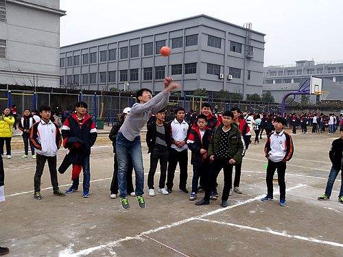 惊天大发现，孩子越爱运动，学习就越好！你们咋看？